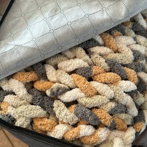 Hand Crafted Cozy Chunky Blanket Throw